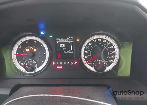 2021 Ram 1500 Classic Slt 4X4 6'4 Box z USA, uszkodzony, nr VIN 1C6RR7TT1MS517126